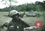 Image troupes de cavalerie de 1ère le Vietnam du Sud, 1966, de la seconde 33 séquences d'archives historiques vidéo 65675062769