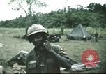 Image troupes de cavalerie de 1ère le Vietnam du Sud, 1966, de la seconde 35 séquences d'archives historiques vidéo 65675062769