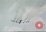 Standbild B-52D Stratofortress Thailand U-Tapao Air Base, 1968, aus Sekunde 16 historischem Filmmaterial Videoclip 65675062776
