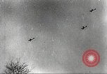 Standbild Armee Fotografen europäische Theater, 1944, aus Sekunde 24 historischem Filmmaterial Videoclip 65675062791