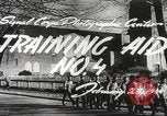 Standbild Ausbildung der US-Armee Fotografen United States USA, 1944, aus Sekunde 16 historischem Filmmaterial Videoclip 65675062792