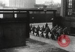 Standbild Ausbildung der US-Armee Fotografen United States USA, 1944, aus Sekunde 24 historischem Filmmaterial Videoclip 65675062792