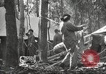 Immagine di American service personale guardare film durante la seconda guerra mondiale Napoli Italia, 1943, secondo 1 filmato di repertorio 65675062809