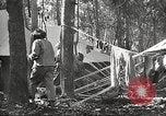 Immagine di American service personale guardare film durante la seconda guerra mondiale Napoli Italia, 1943, secondo 3 filmato di repertorio 65675062809