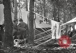 Immagine di American service personale guardare film durante la seconda guerra mondiale Napoli Italia, 1943, secondo 4 filmato di repertorio 65675062809