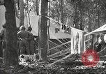 Immagine di American service personale guardare film durante la seconda guerra mondiale Napoli Italia, 1943, secondo 5 filmato di repertorio 65675062809