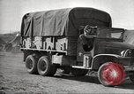 Immagine di American service personale guardare film durante la seconda guerra mondiale Napoli Italia, 1943, secondo 58 filmato di repertorio 65675062809