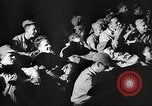 Image le personnel de service américaine regarder des films pendant Seconde Guerre Mondiale théâtre du Pacifique, 1943, de la seconde 19 séquences d'archives historiques vidéo 65675062810