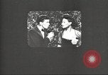 Image le personnel de service américaine regarder des films pendant Seconde Guerre Mondiale théâtre du Pacifique, 1943, de la seconde 25 séquences d'archives historiques vidéo 65675062810