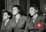 Image le personnel de service américaine regarder des films pendant Seconde Guerre Mondiale théâtre du Pacifique, 1943, de la seconde 27 séquences d'archives historiques vidéo 65675062810