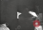 Image le personnel de service américaine regarder des films pendant Seconde Guerre Mondiale théâtre du Pacifique, 1943, de la seconde 32 séquences d'archives historiques vidéo 65675062810