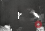 Image le personnel de service américaine regarder des films pendant Seconde Guerre Mondiale théâtre du Pacifique, 1943, de la seconde 33 séquences d'archives historiques vidéo 65675062810