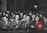 Image le personnel de service américaine regarder des films pendant Seconde Guerre Mondiale théâtre du Pacifique, 1943, de la seconde 39 séquences d'archives historiques vidéo 65675062810