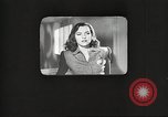 Image le personnel de service américaine regarder des films pendant Seconde Guerre Mondiale théâtre du Pacifique, 1943, de la seconde 44 séquences d'archives historiques vidéo 65675062810