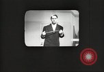 Image le personnel de service américaine regarder des films pendant Seconde Guerre Mondiale théâtre du Pacifique, 1943, de la seconde 45 séquences d'archives historiques vidéo 65675062810
