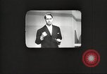 Image le personnel de service américaine regarder des films pendant Seconde Guerre Mondiale théâtre du Pacifique, 1943, de la seconde 47 séquences d'archives historiques vidéo 65675062810
