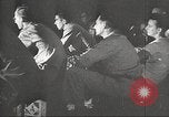 Image le personnel de service américaine regarder des films pendant Seconde Guerre Mondiale théâtre du Pacifique, 1943, de la seconde 56 séquences d'archives historiques vidéo 65675062810