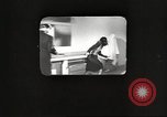 Image le personnel de service américaine regarder des films pendant Seconde Guerre Mondiale théâtre du Pacifique, 1943, de la seconde 59 séquences d'archives historiques vidéo 65675062810