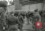 Standbild USA Soldaten Le Havre Frankreich, 1945, aus Sekunde 33 historischem Filmmaterial Videoclip 65675062815