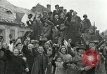 Immagine di Xvi Divisione Corazzate accolti da i cittadini della Repubblica ceca Pilsen Cecoslovacchia, 1945, secondo 6 filmato di repertorio 65675062817
