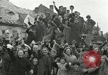 Immagine di Xvi Divisione Corazzate accolti da i cittadini della Repubblica ceca Pilsen Cecoslovacchia, 1945, secondo 8 filmato di repertorio 65675062817