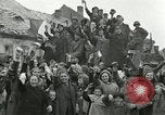 Immagine di Xvi Divisione Corazzate accolti da i cittadini della Repubblica ceca Pilsen Cecoslovacchia, 1945, secondo 9 filmato di repertorio 65675062817