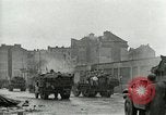Immagine di Xvi Divisione Corazzate accolti da i cittadini della Repubblica ceca Pilsen Cecoslovacchia, 1945, secondo 27 filmato di repertorio 65675062817