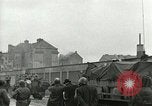 Immagine di Xvi Divisione Corazzate accolti da i cittadini della Repubblica ceca Pilsen Cecoslovacchia, 1945, secondo 38 filmato di repertorio 65675062817