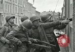 Immagine di Xvi Divisione Corazzate accolti da i cittadini della Repubblica ceca Pilsen Cecoslovacchia, 1945, secondo 55 filmato di repertorio 65675062817