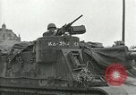 Immagine di Xvi Divisione Corazzate accolti da i cittadini della Repubblica ceca Pilsen Cecoslovacchia, 1945, secondo 59 filmato di repertorio 65675062817