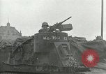 Immagine di Xvi Divisione Corazzate accolti da i cittadini della Repubblica ceca Pilsen Cecoslovacchia, 1945, secondo 62 filmato di repertorio 65675062817