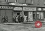 Standbild Tschechische Partisanen guard Gefangenen Pilsen Tschechoslowakei, 1945, aus Sekunde 34 historischem Filmmaterial Videoclip 65675062818