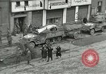 Standbild Tschechische Partisanen guard Gefangenen Pilsen Tschechoslowakei, 1945, aus Sekunde 48 historischem Filmmaterial Videoclip 65675062818