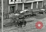 Standbild Tschechische Partisanen guard Gefangenen Pilsen Tschechoslowakei, 1945, aus Sekunde 49 historischem Filmmaterial Videoclip 65675062818