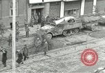 Standbild Tschechische Partisanen guard Gefangenen Pilsen Tschechoslowakei, 1945, aus Sekunde 52 historischem Filmmaterial Videoclip 65675062818