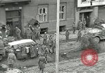 Standbild Tschechische Partisanen guard Gefangenen Pilsen Tschechoslowakei, 1945, aus Sekunde 53 historischem Filmmaterial Videoclip 65675062818