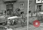 Standbild Tschechische Partisanen guard Gefangenen Pilsen Tschechoslowakei, 1945, aus Sekunde 55 historischem Filmmaterial Videoclip 65675062818