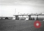 Standbild bewaffnete Schutz von Hanford Site kerntechnische Anlage Richland Washington USA, 1949, aus Sekunde 13 historischem Filmmaterial Videoclip 65675062835
