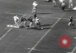 Immagine di Partita di calcio Los Angeles California USA, 1949, secondo 16 filmato di repertorio 65675062837