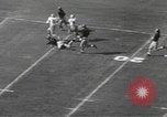 Immagine di Partita di calcio Los Angeles California USA, 1949, secondo 17 filmato di repertorio 65675062837