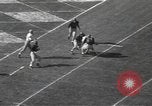 Immagine di Partita di calcio Los Angeles California USA, 1949, secondo 53 filmato di repertorio 65675062837