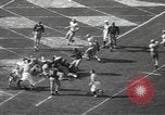 Immagine di Partita di calcio Los Angeles California USA, 1949, secondo 59 filmato di repertorio 65675062837