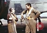 Standbild Captain Clark Gable Polebrook Northamptonshire England, 1943, aus Sekunde 19 historischem Filmmaterial Videoclip 65675062850