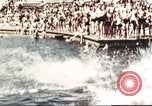 Standbild Outdoor Swimmingpool in England England, 1943, aus Sekunde 35 historischem Filmmaterial Videoclip 65675062853