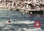 Standbild Outdoor Swimmingpool in England England, 1943, aus Sekunde 38 historischem Filmmaterial Videoclip 65675062853