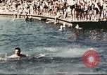 Standbild Outdoor Swimmingpool in England England, 1943, aus Sekunde 41 historischem Filmmaterial Videoclip 65675062853
