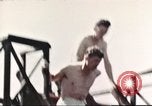 Standbild Outdoor Swimmingpool in England England, 1943, aus Sekunde 51 historischem Filmmaterial Videoclip 65675062853