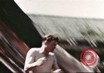 Standbild Outdoor Swimmingpool in England England, 1943, aus Sekunde 52 historischem Filmmaterial Videoclip 65675062853