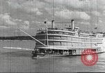 Immagine di Nave a vapore al porto di St Louis Saint Louis Missouri USA, 1945, secondo 10 filmato di repertorio 65675062893