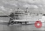 Immagine di Nave a vapore al porto di St Louis Saint Louis Missouri USA, 1945, secondo 13 filmato di repertorio 65675062893